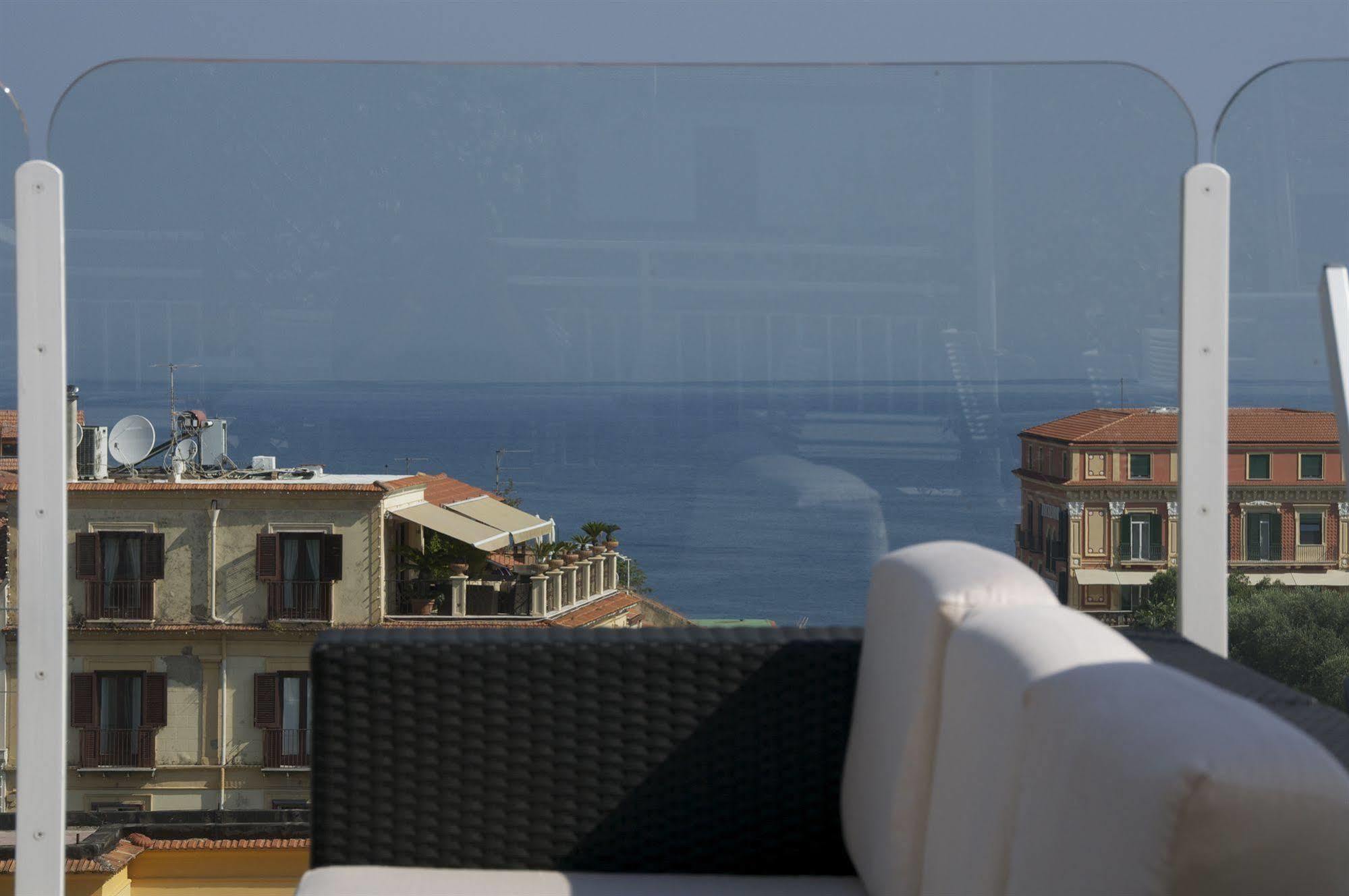 Hotel Plaza Sorrento Exterior photo