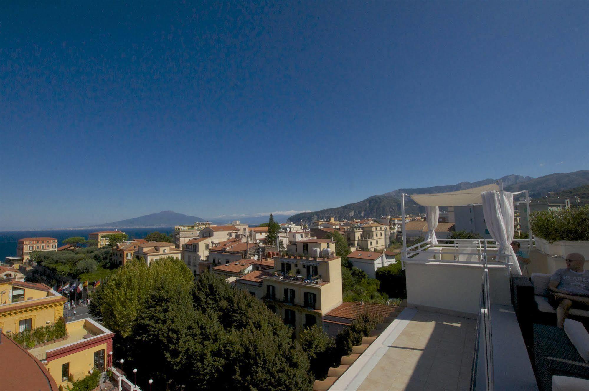 Hotel Plaza Sorrento Exterior photo